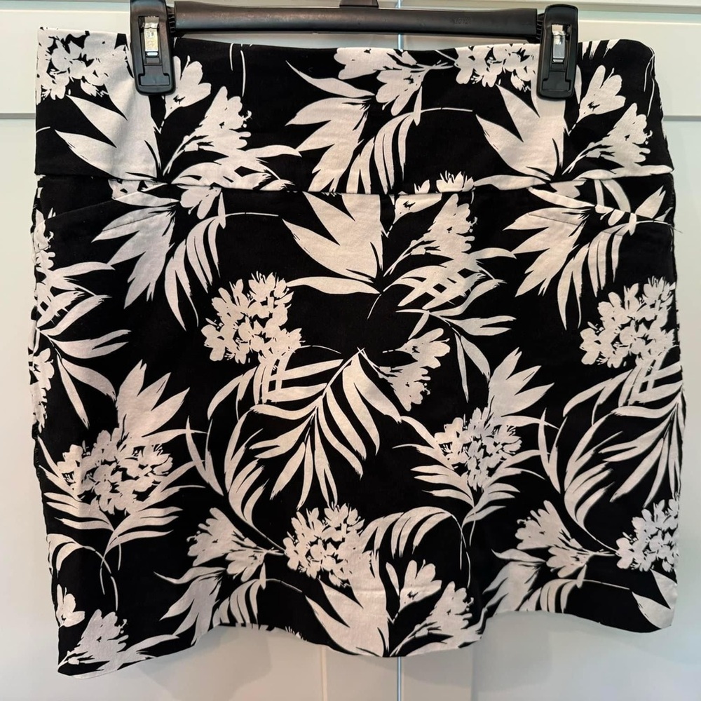 S.C.&Co. pull on skirt with built in shorts